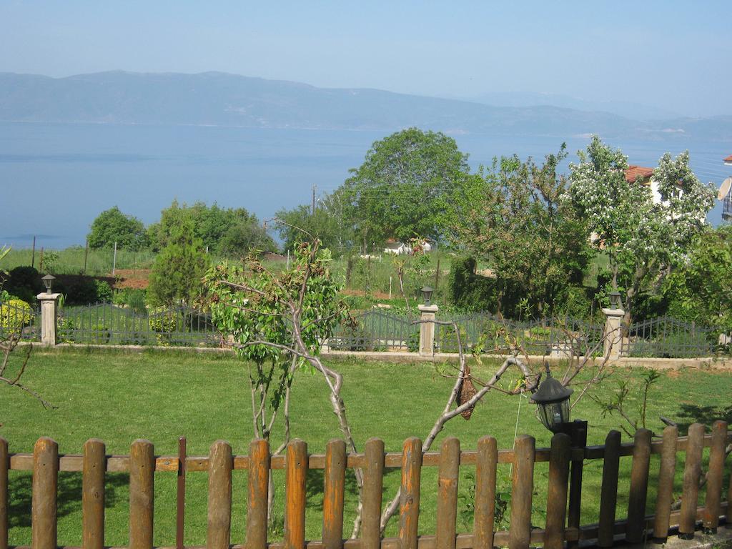 Risto'S Guest House Elshani الغرفة الصورة